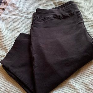 Black Capris 22W